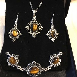 Beautiful tigers eye matching set in victorian or western style